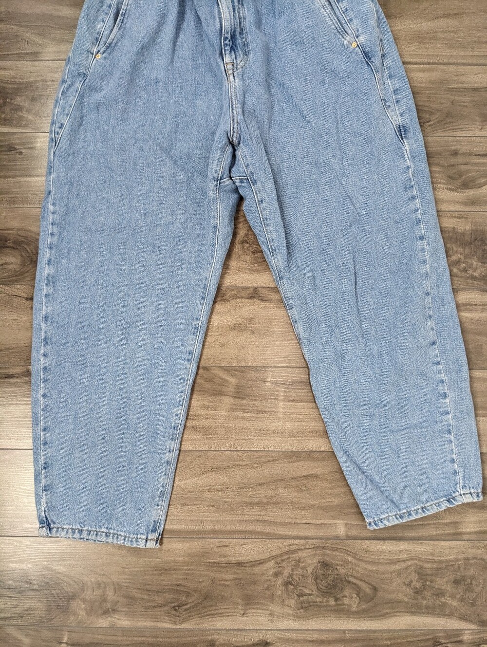 Zara Women's Elastic Waist Mom Jeans Light Wash size 10 Pleated - Picture 4 of 12